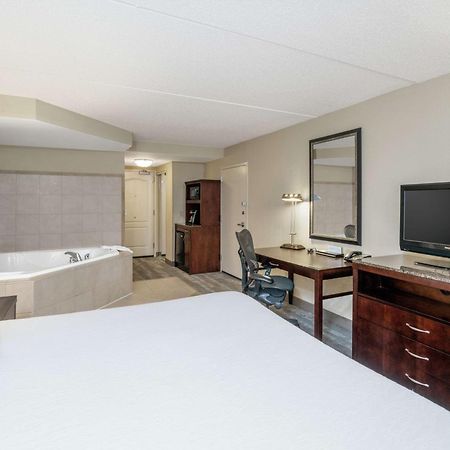 Hilton Garden Inn Richmond Airport Сандстон Экстерьер фото