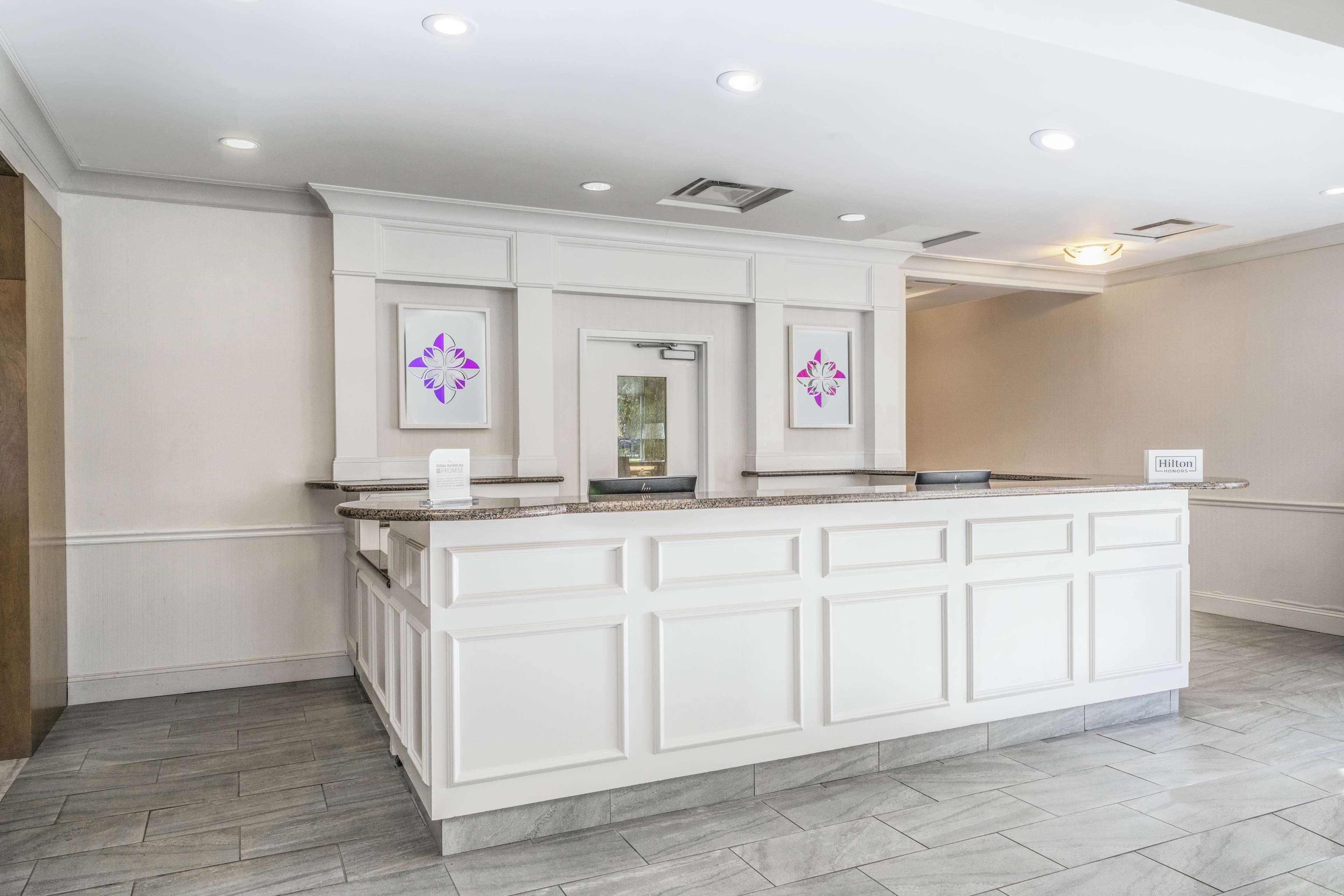 Hilton Garden Inn Richmond Airport Сандстон Экстерьер фото