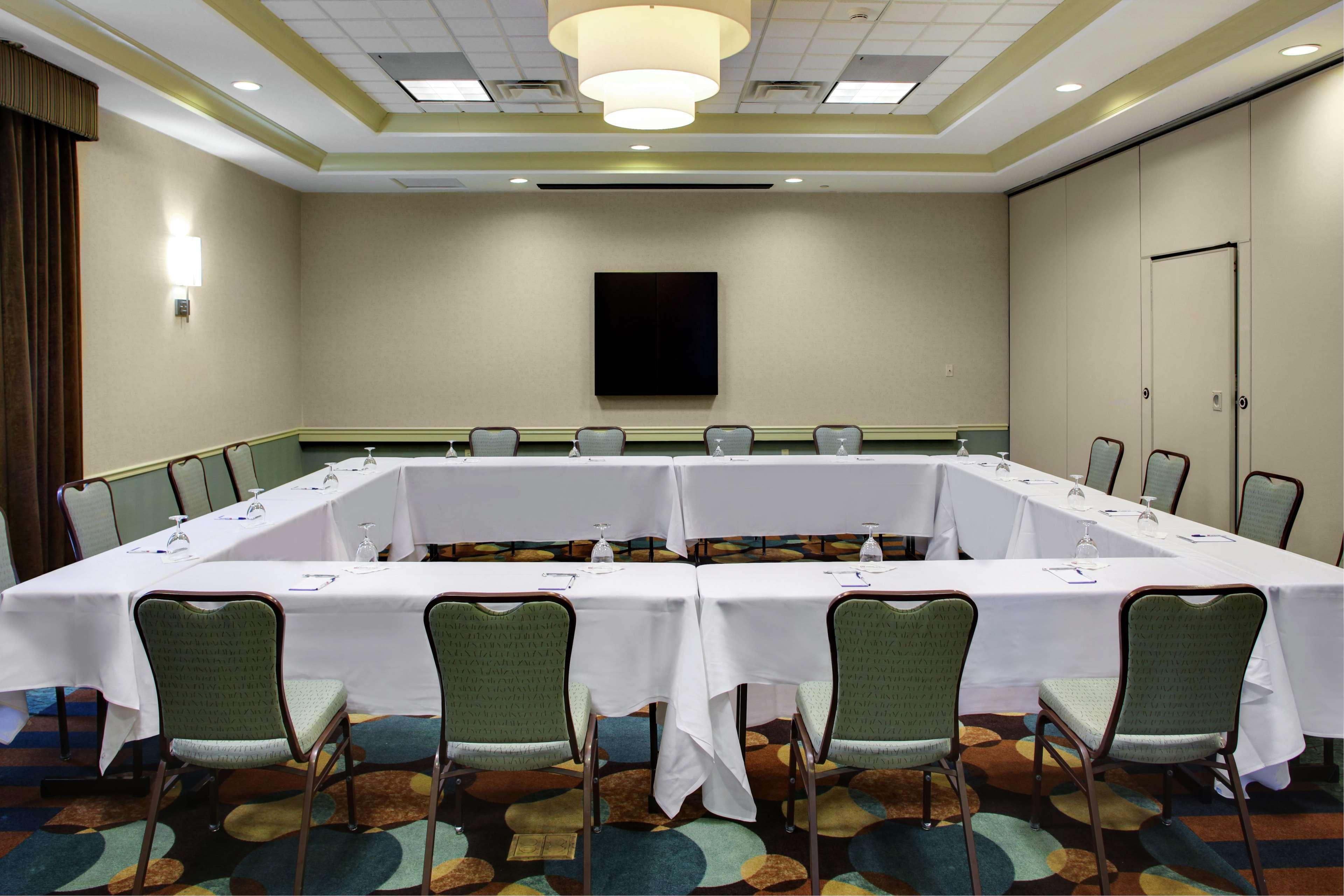 Hilton Garden Inn Richmond Airport Сандстон Экстерьер фото