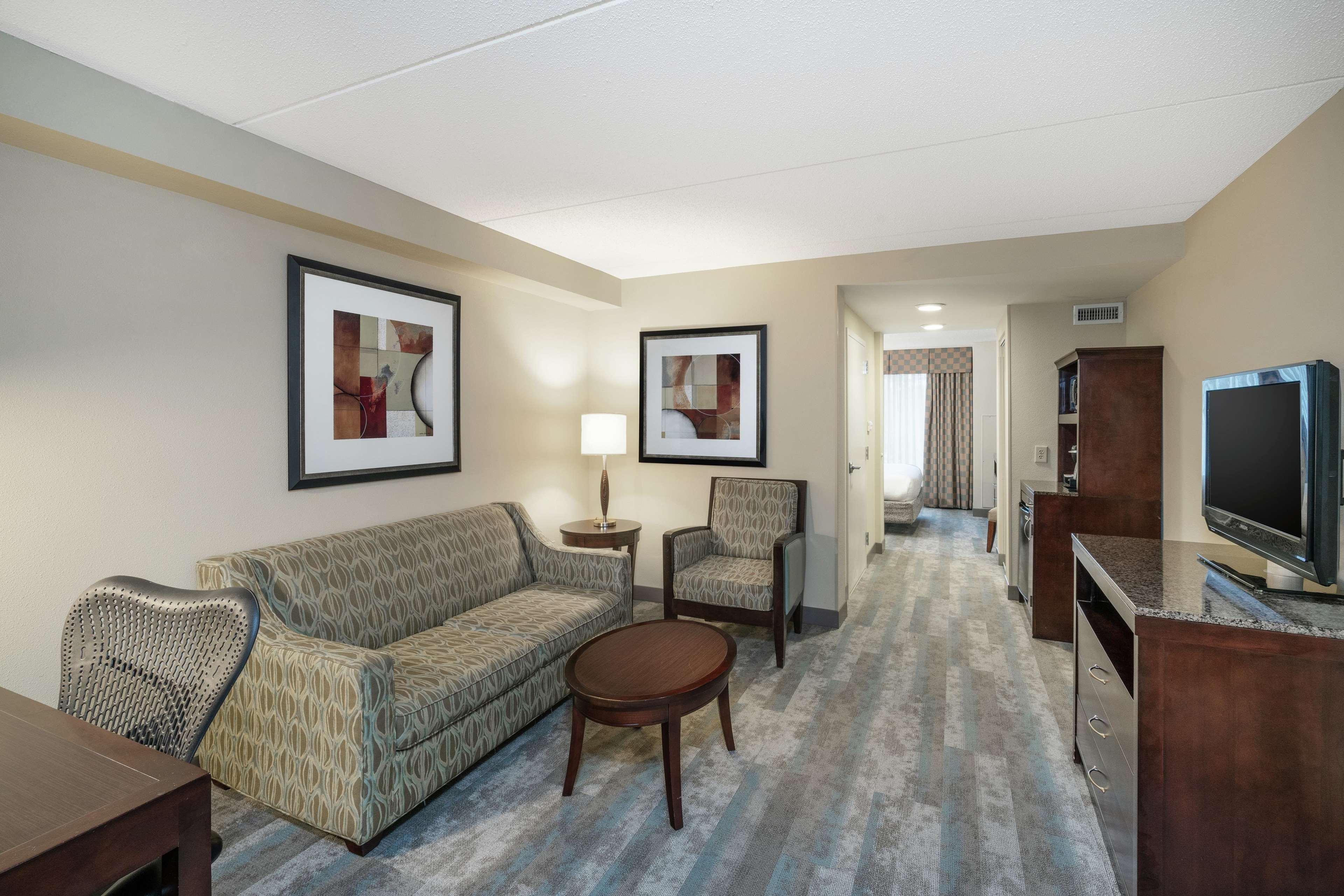 Hilton Garden Inn Richmond Airport Сандстон Экстерьер фото
