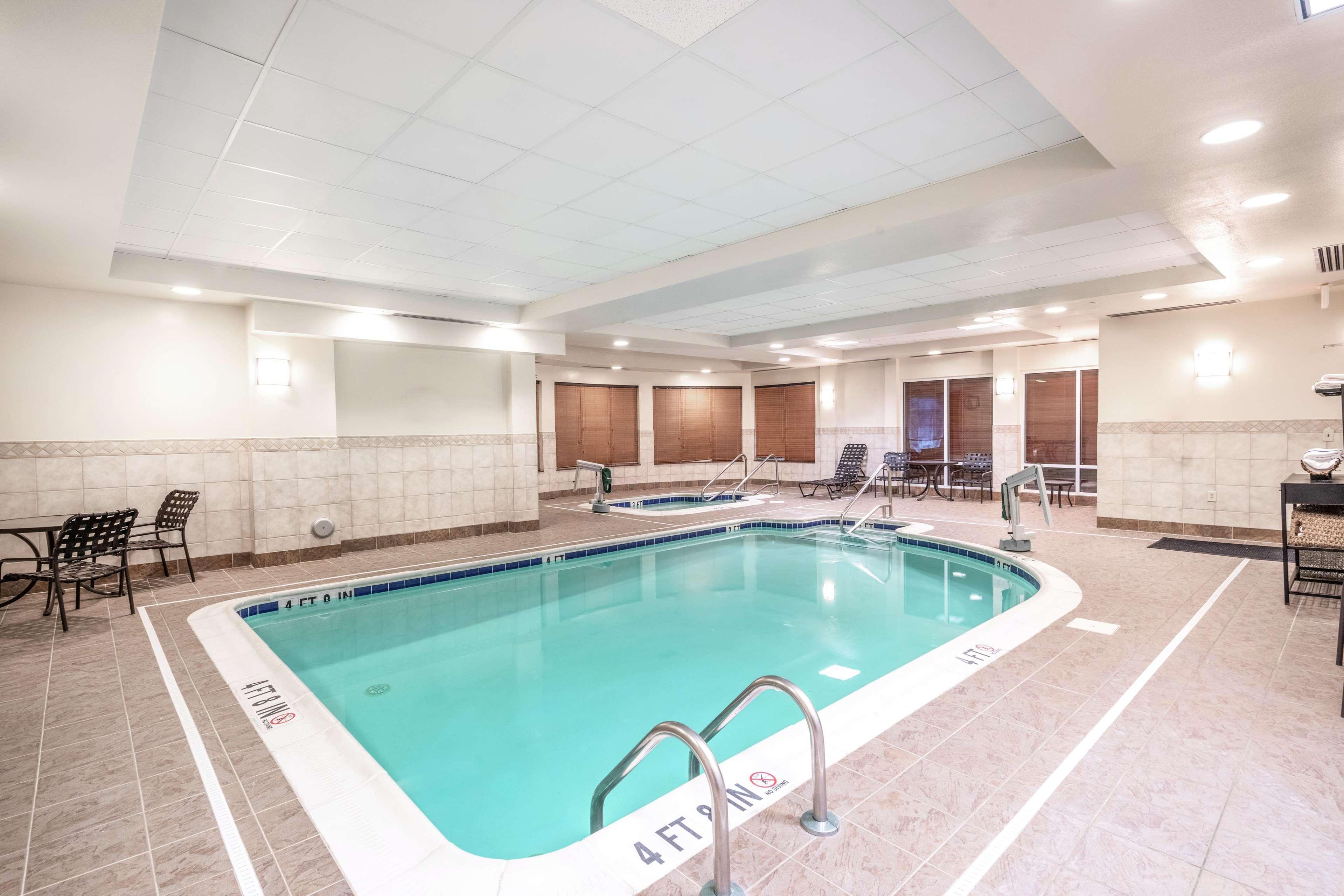 Hilton Garden Inn Richmond Airport Сандстон Экстерьер фото