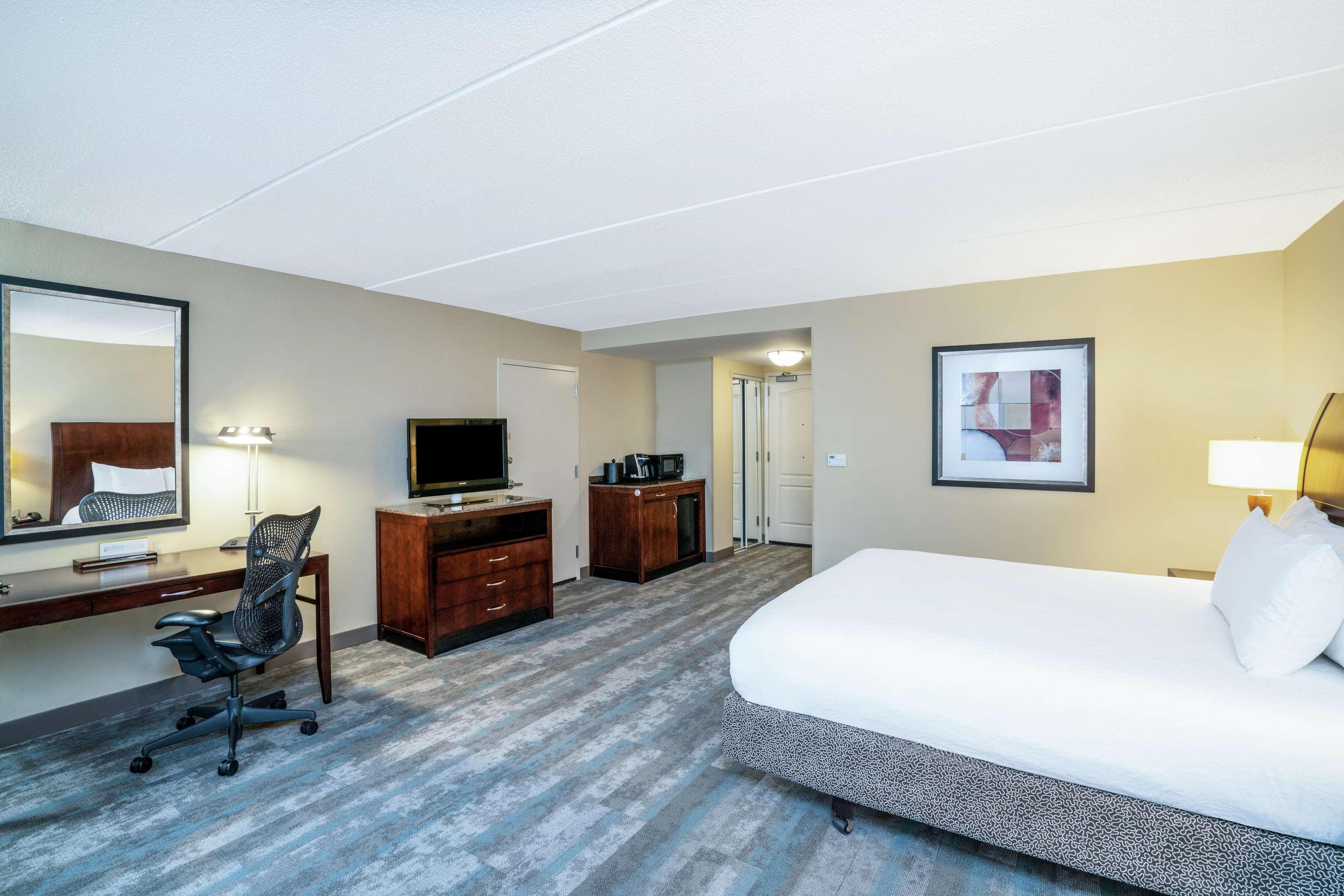 Hilton Garden Inn Richmond Airport Сандстон Экстерьер фото