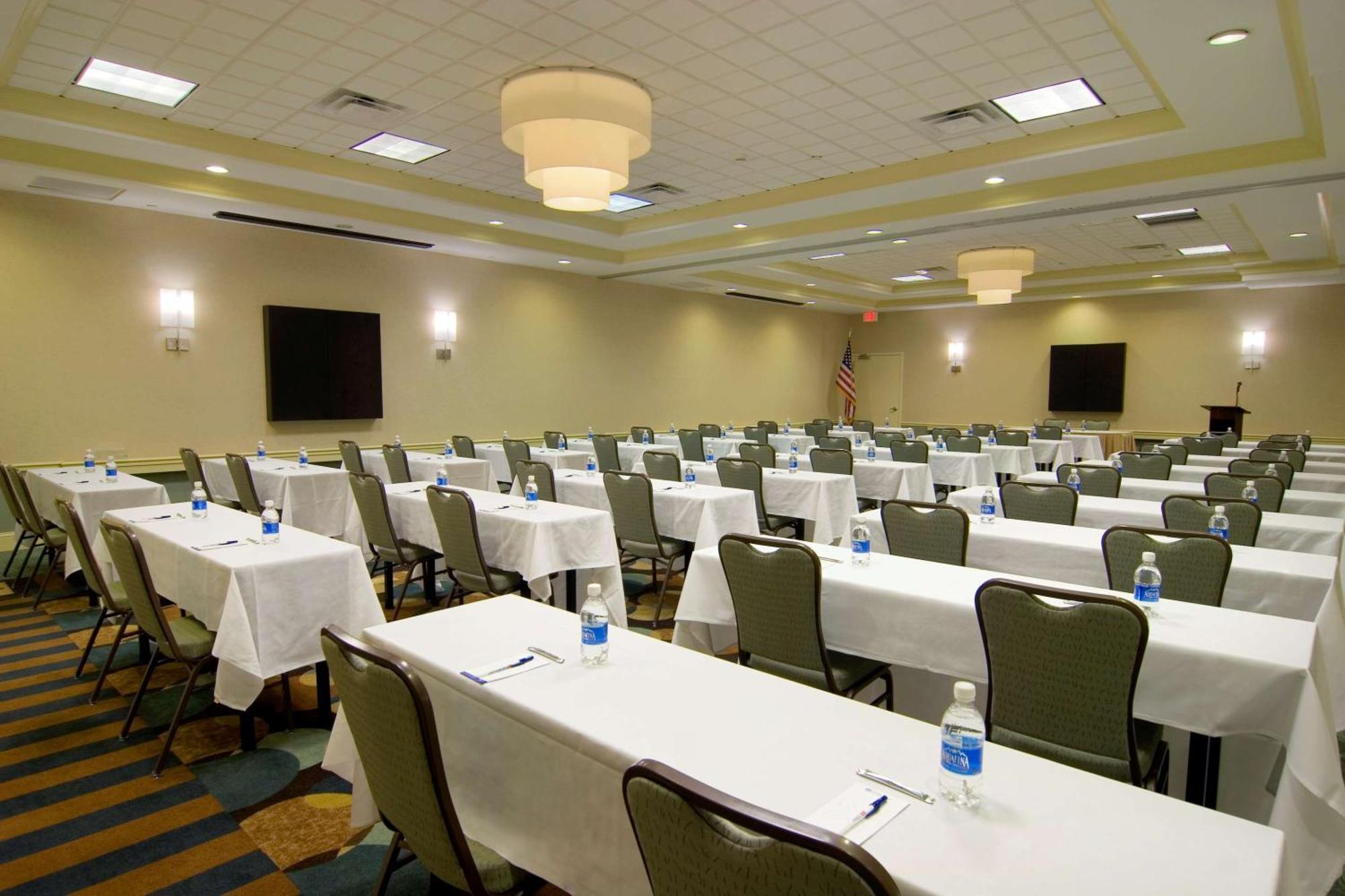 Hilton Garden Inn Richmond Airport Сандстон Экстерьер фото