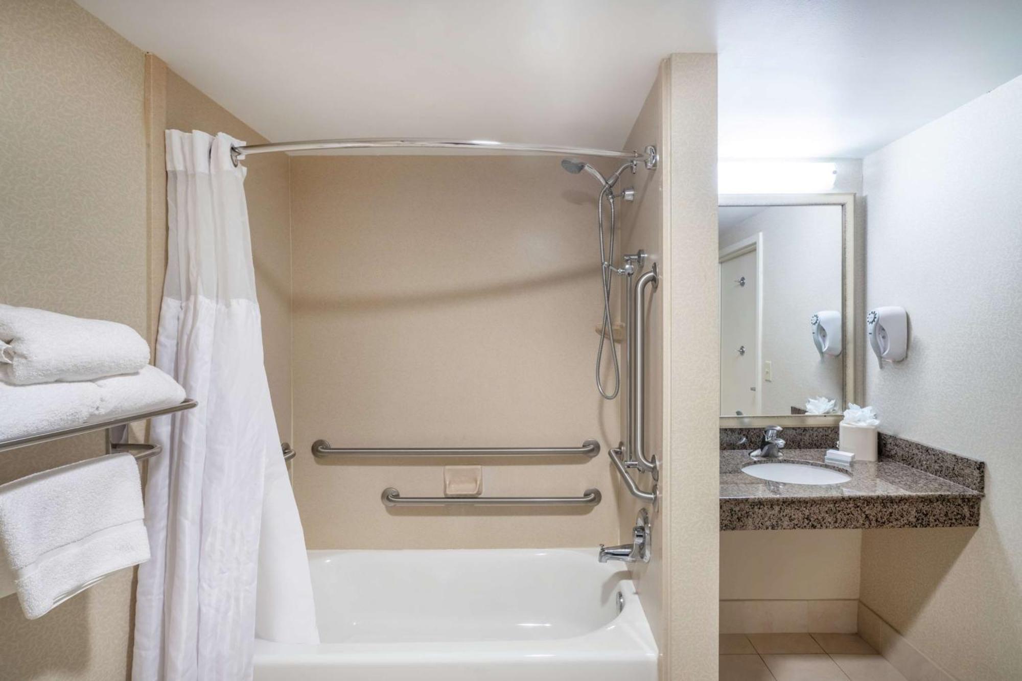 Hilton Garden Inn Richmond Airport Сандстон Экстерьер фото