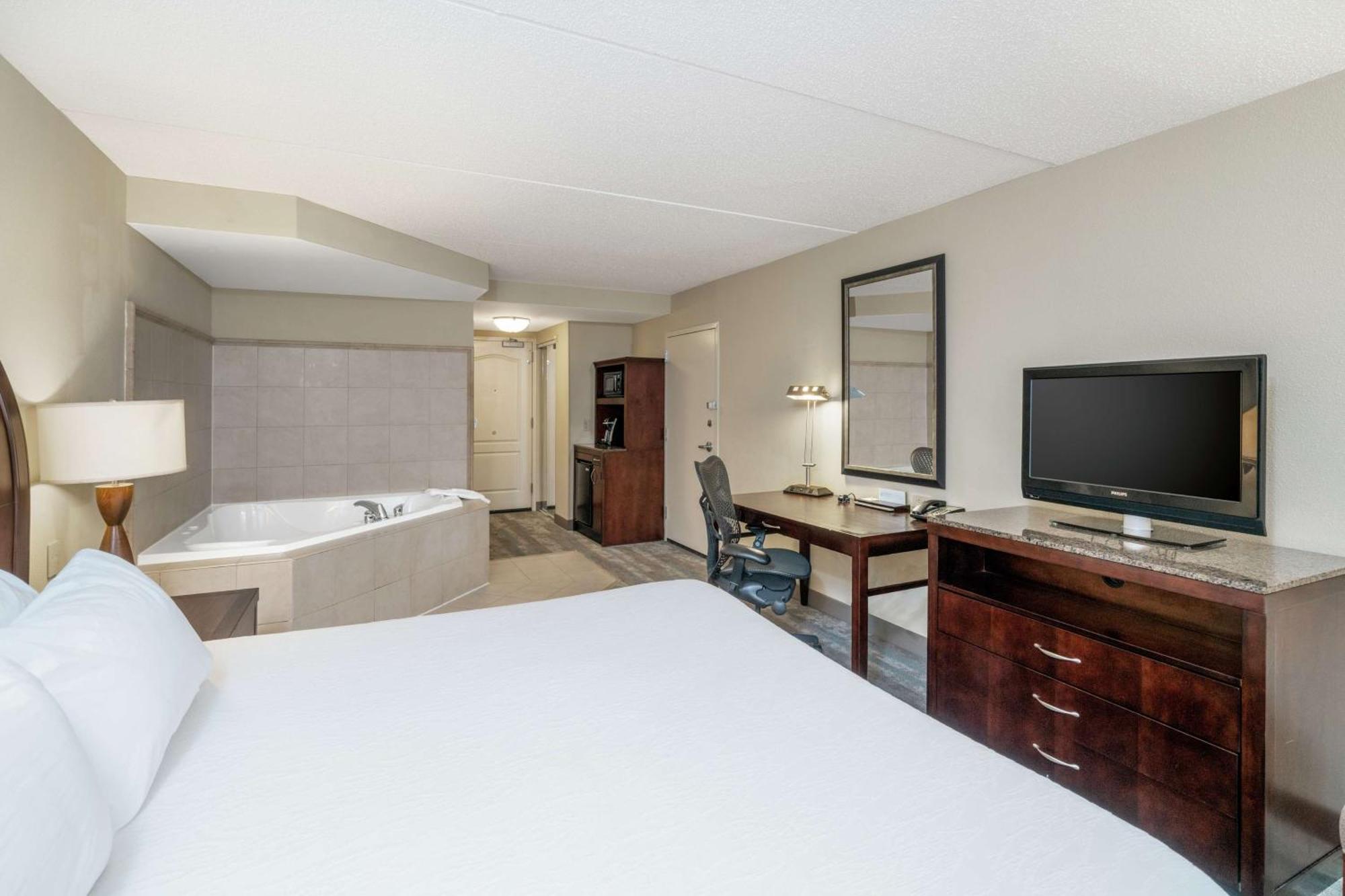 Hilton Garden Inn Richmond Airport Сандстон Экстерьер фото
