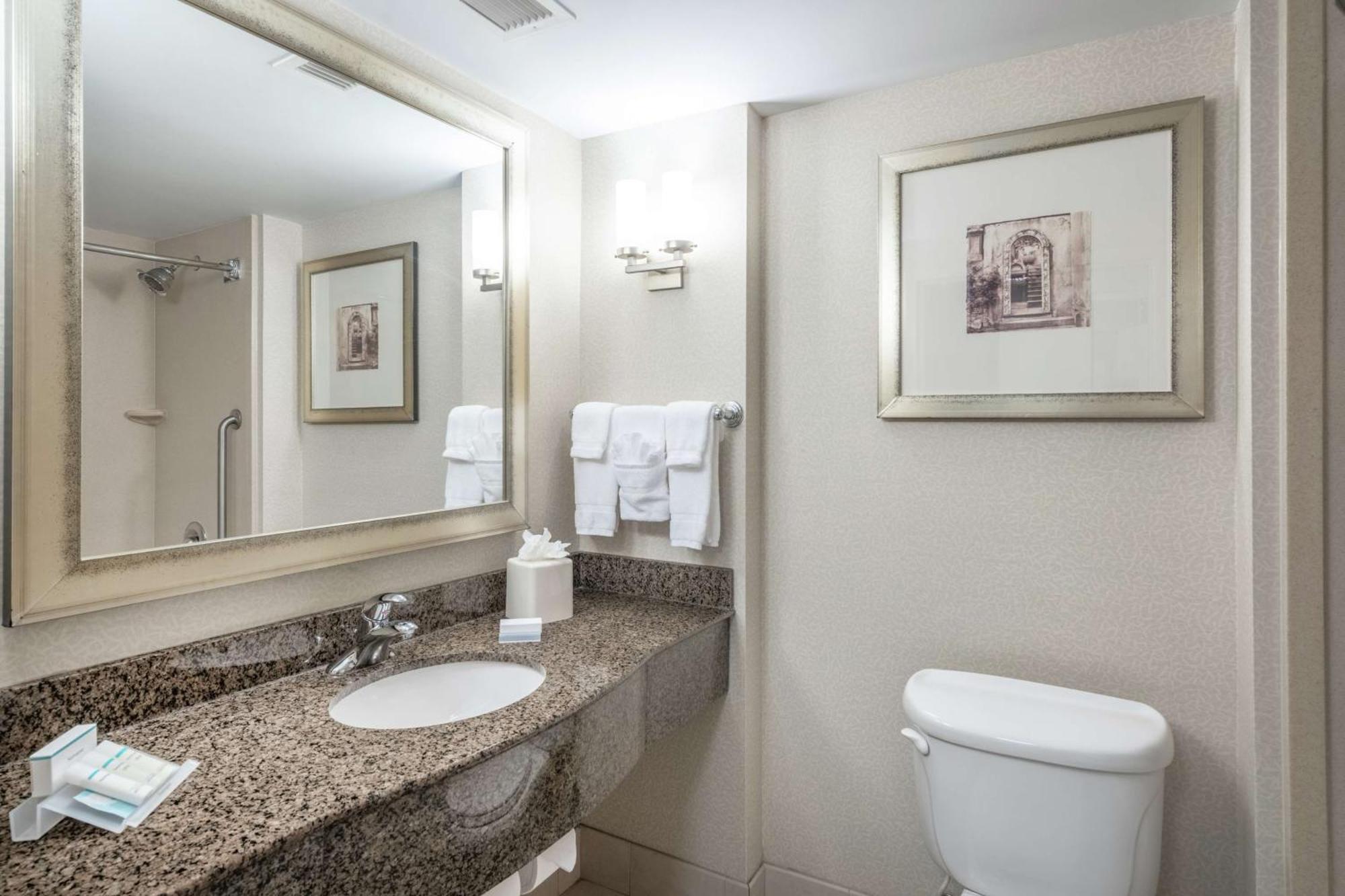 Hilton Garden Inn Richmond Airport Сандстон Экстерьер фото